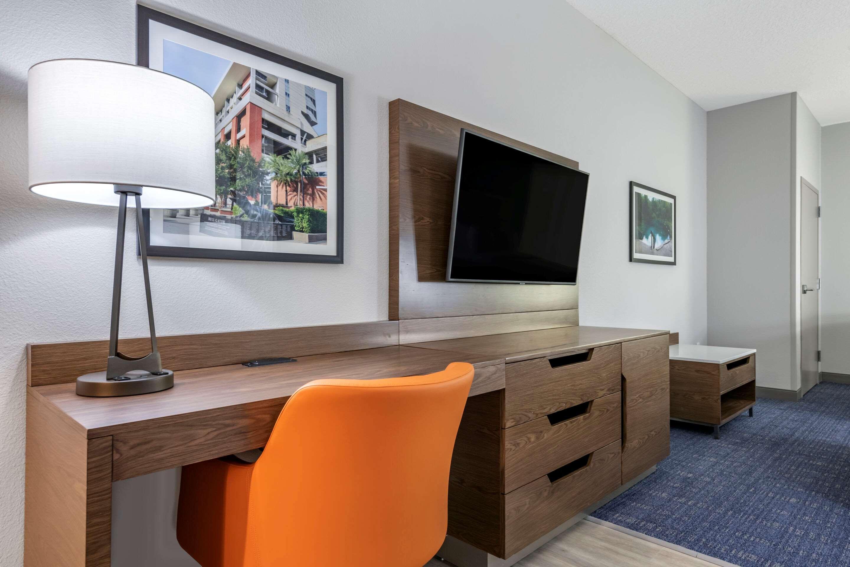 คอมฟอร์ต สวีท เกนส์วิลล์ เนียร์ ยูนิเวอร์ซิตี้้ Hotel ภายนอก รูปภาพ