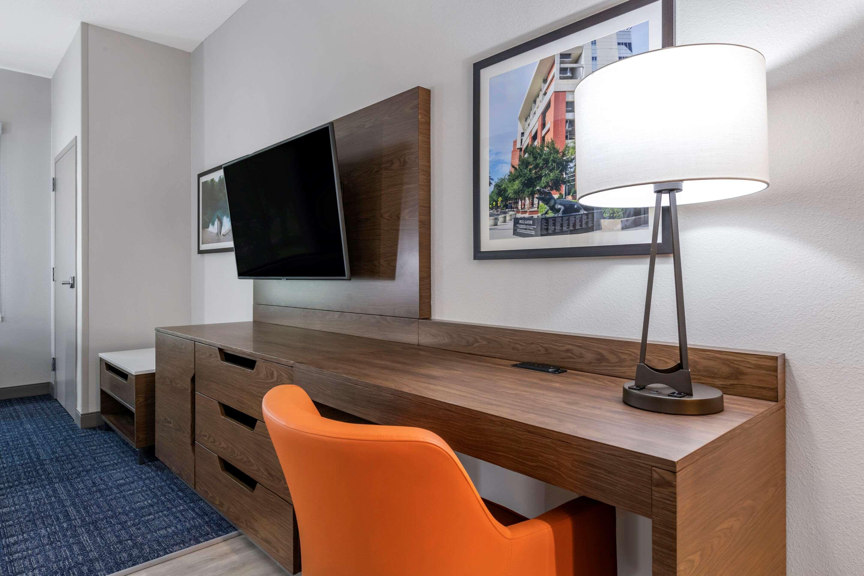 คอมฟอร์ต สวีท เกนส์วิลล์ เนียร์ ยูนิเวอร์ซิตี้้ Hotel ภายนอก รูปภาพ